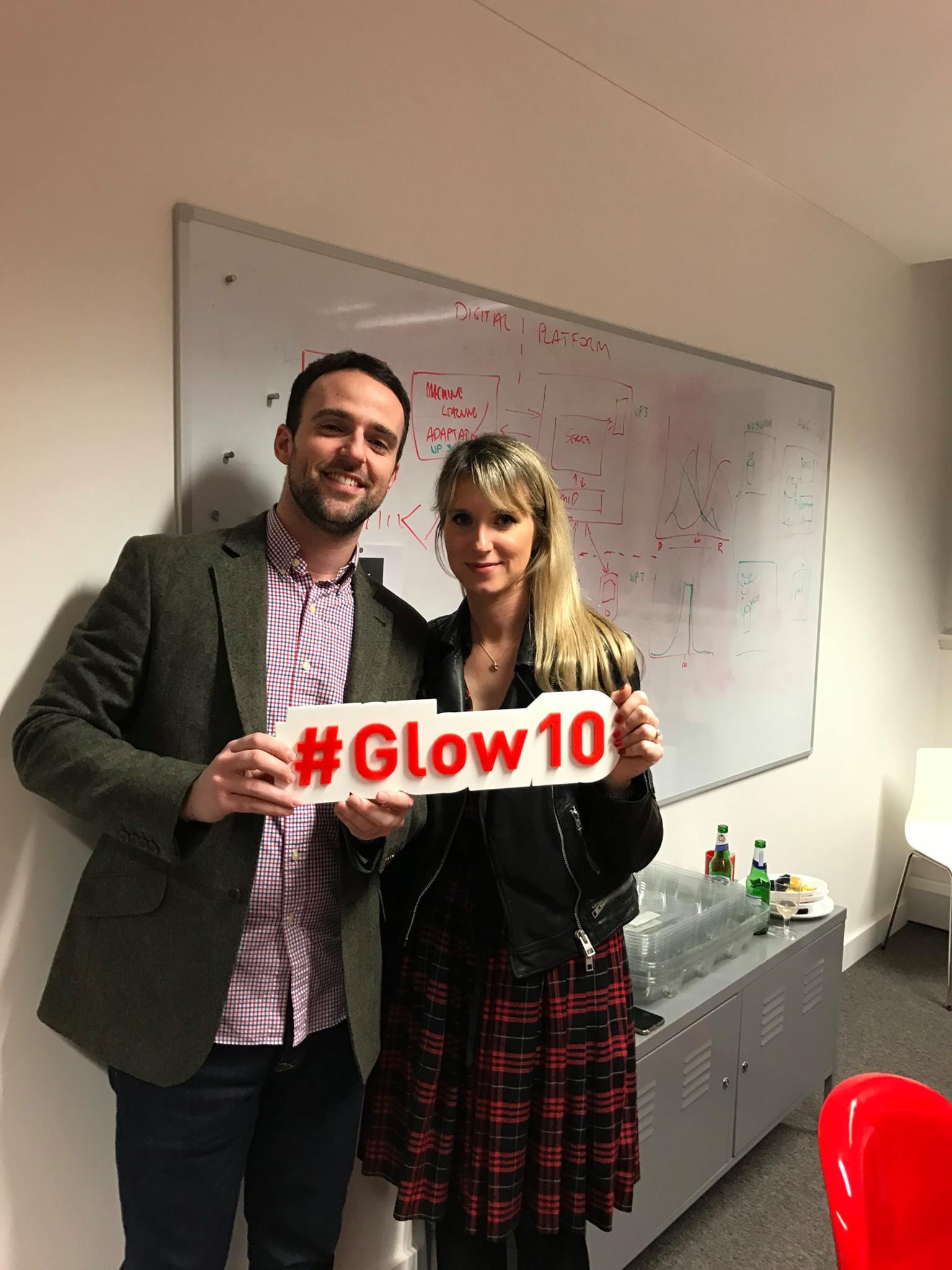 People with a glow10 sign